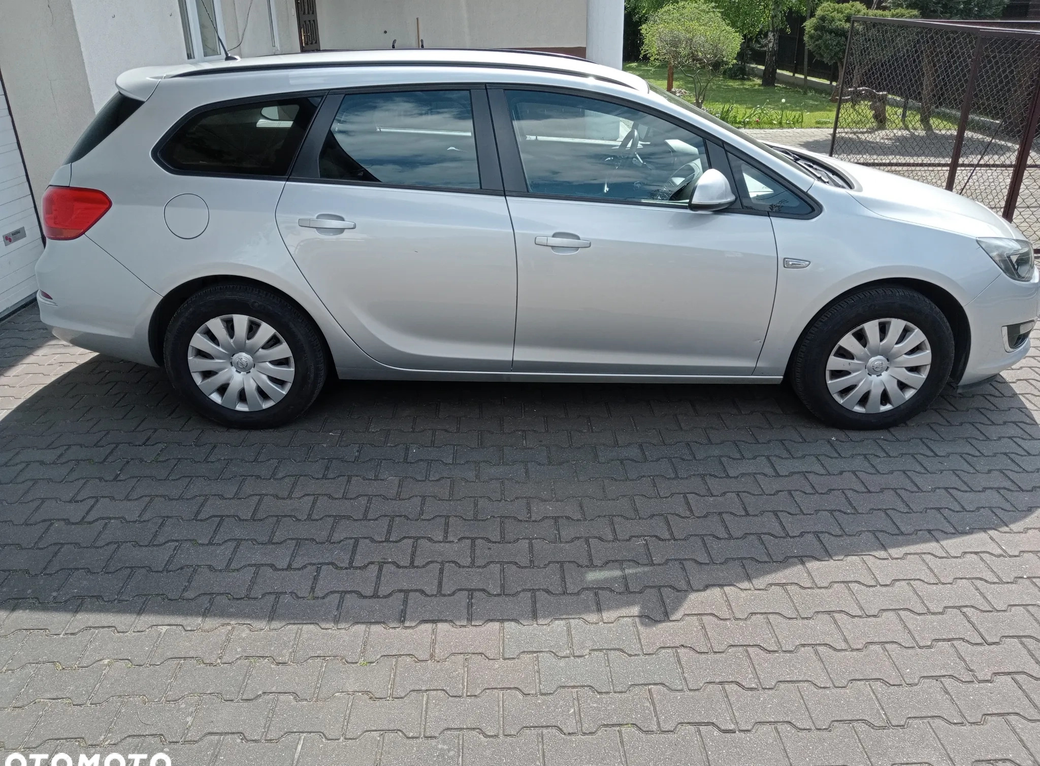 Opel Astra cena 25900 przebieg: 216272, rok produkcji 2013 z Warszawa małe 67